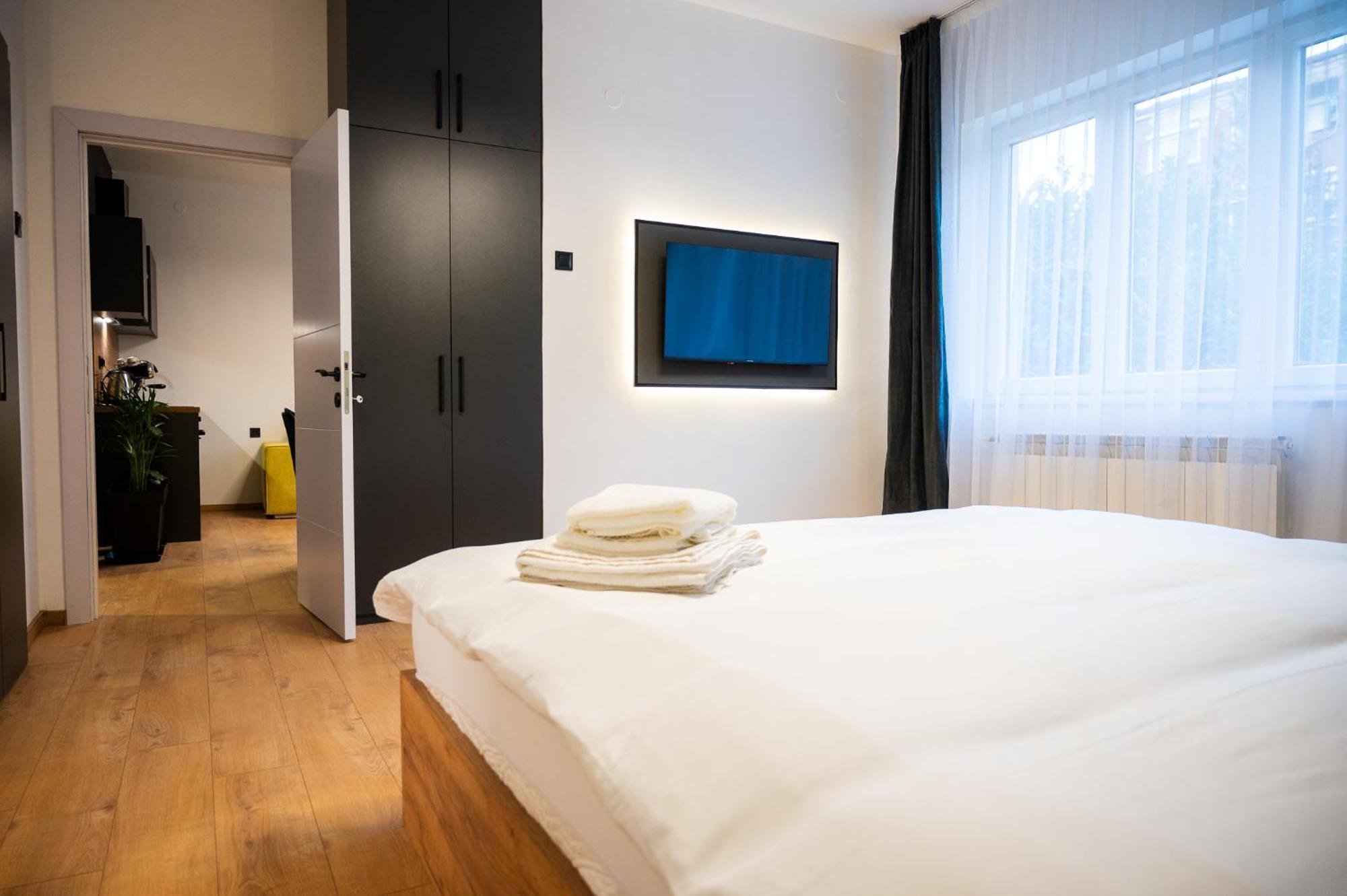 Casa Central Apartments Скопье Экстерьер фото